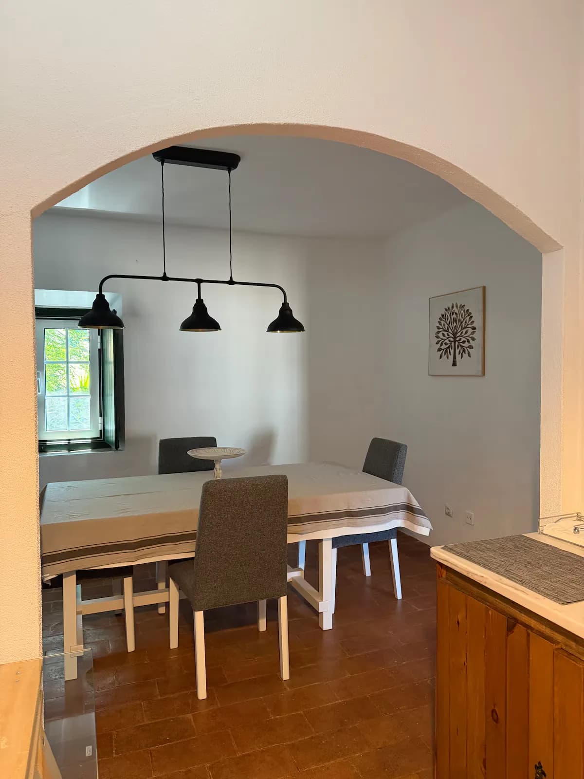 Dining room beneath a whitewashed arch